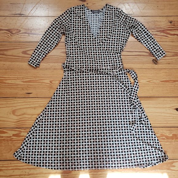 Neiman Marcus Dresses & Skirts - Neiman Marcus Faux Wrap Dress M